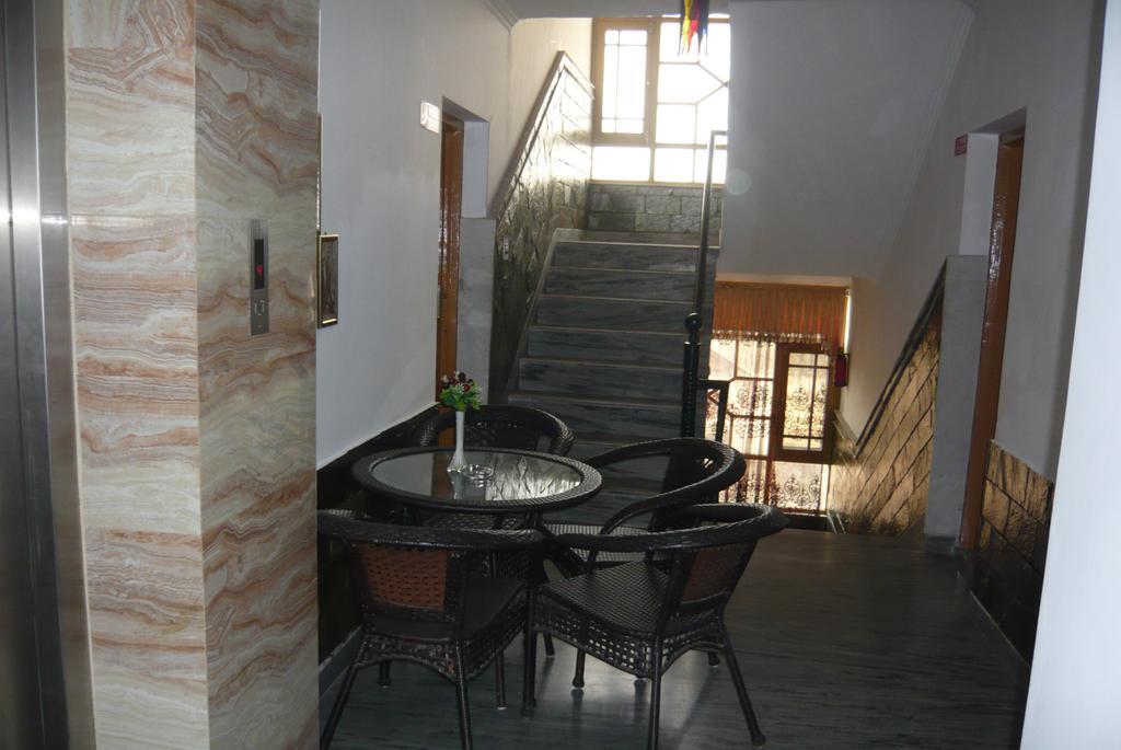 Hotel Akbar Inn Srīnagar Exterior foto